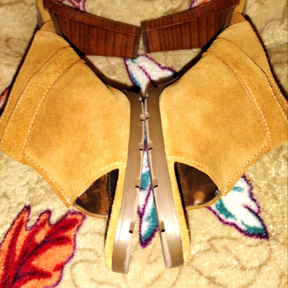 Bisou Bisou Tan sandals